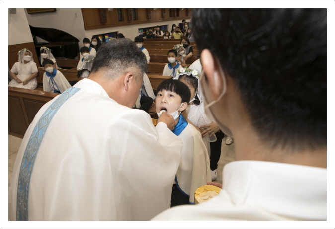 [꾸미기]20220618 첫영성체-7909.jpg